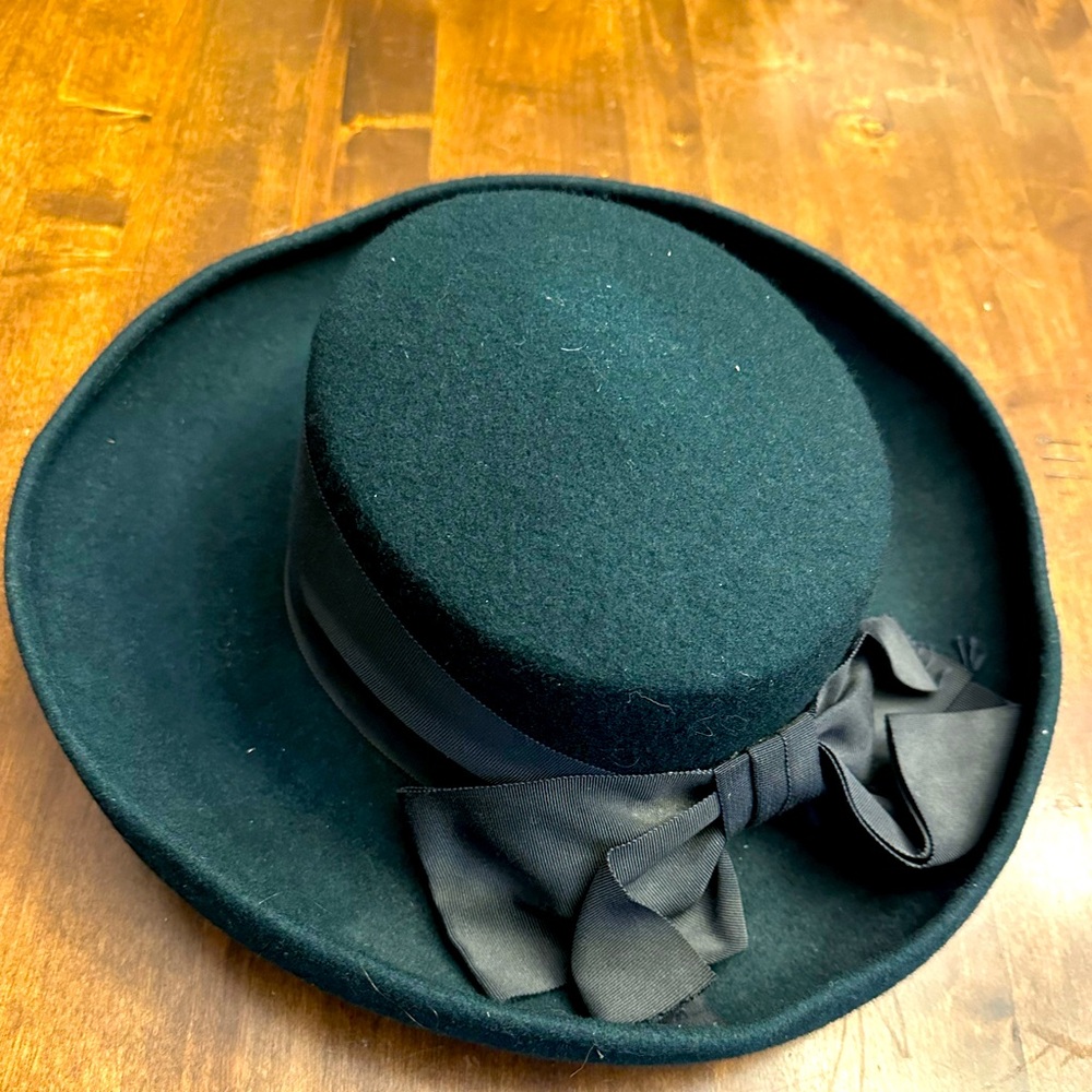 Vintage Toucan Womens Hat Green Black Bow Classic Elegant‎ Curved